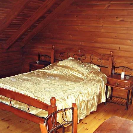 Timber Log House אגרוס