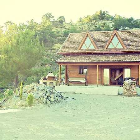 בקתה Timber Log House אגרוס