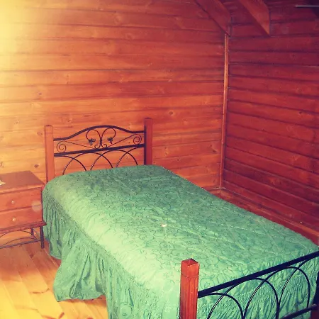Timber Log House בקתה *