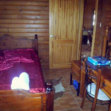 Timber Log House בקתה