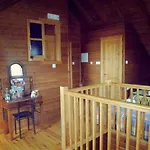 シャレー Timber Log House