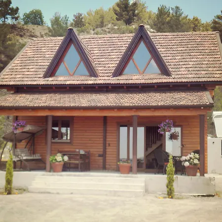Timber Log House * أغروس