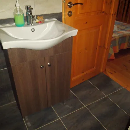 Timber Log House * Agros